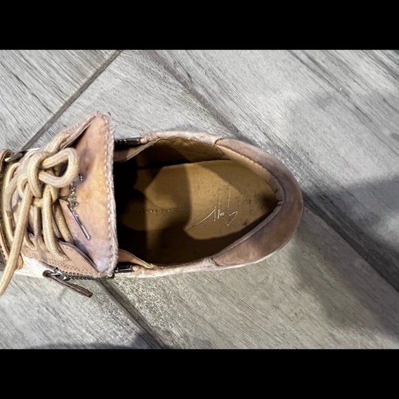 giuseppe zanotti - Picture 4 of 6